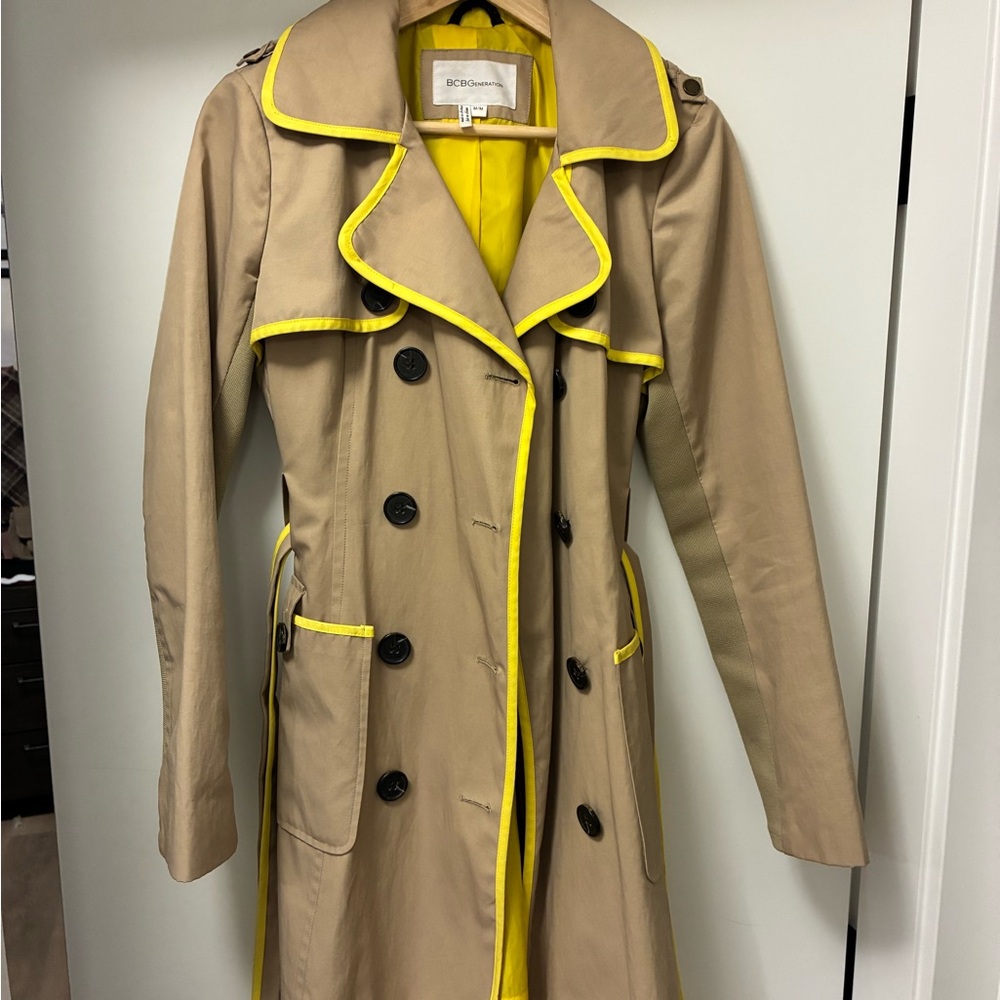 BCBGMAXAZRIA Tan Trench Coat with Yellow Accents M like new